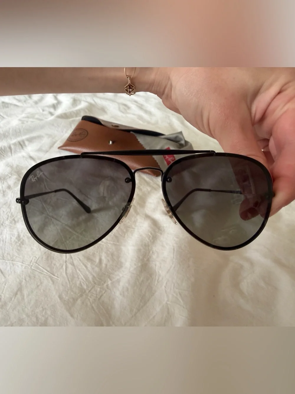 Ray-Ban Black Metal Aviator Sunglasses with Dark Lenses